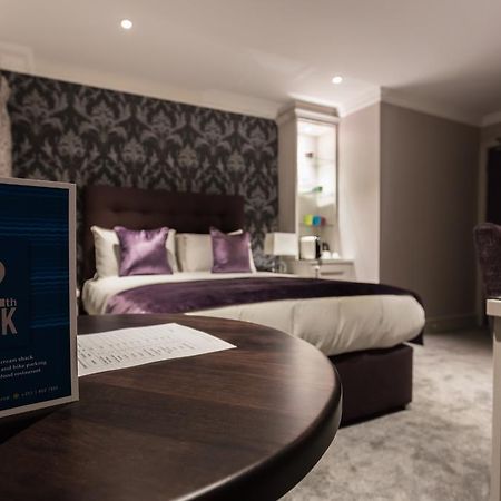 12Th Lock Boutique Hotel Касълнок Екстериор снимка
