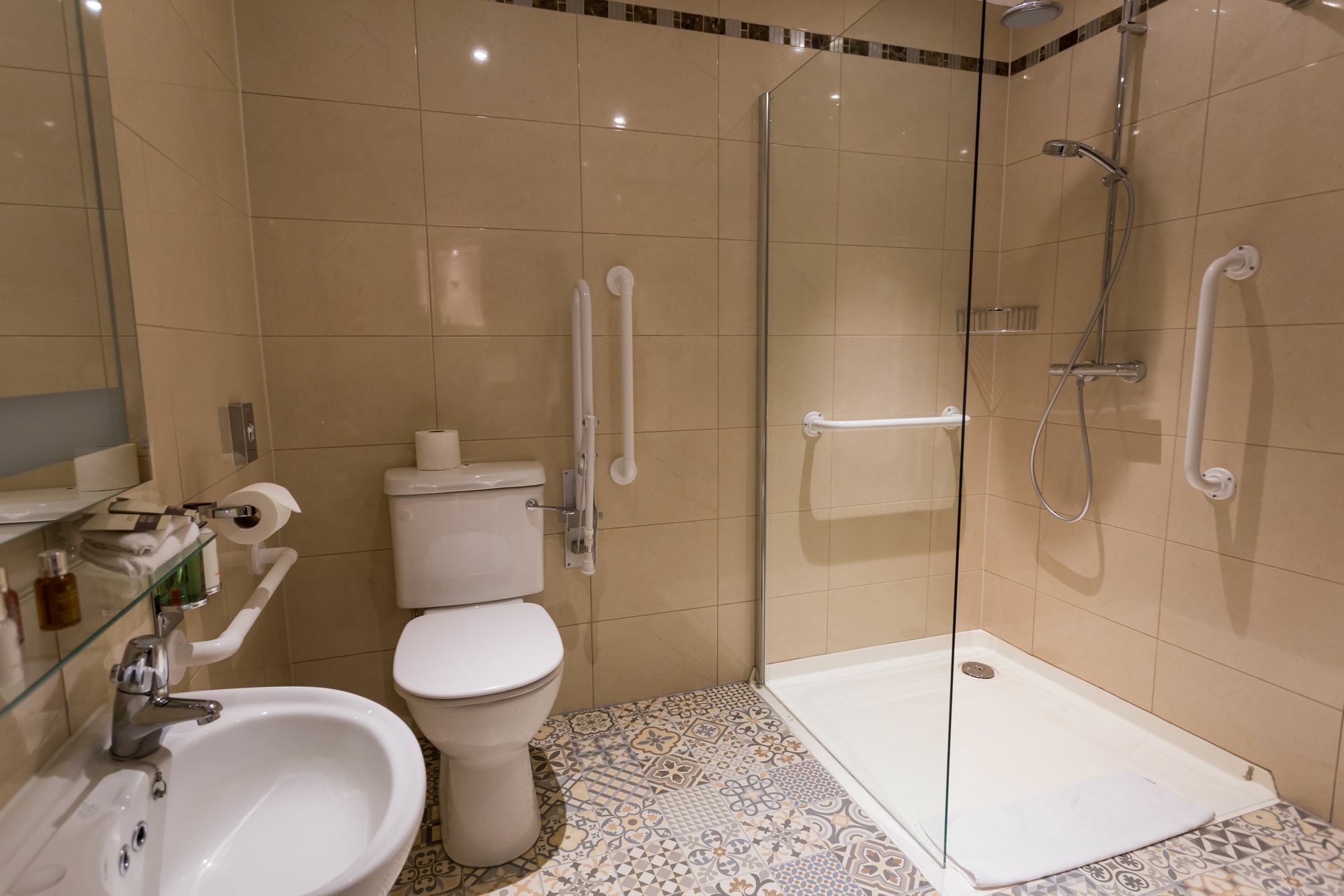 12Th Lock Boutique Hotel Касълнок Екстериор снимка