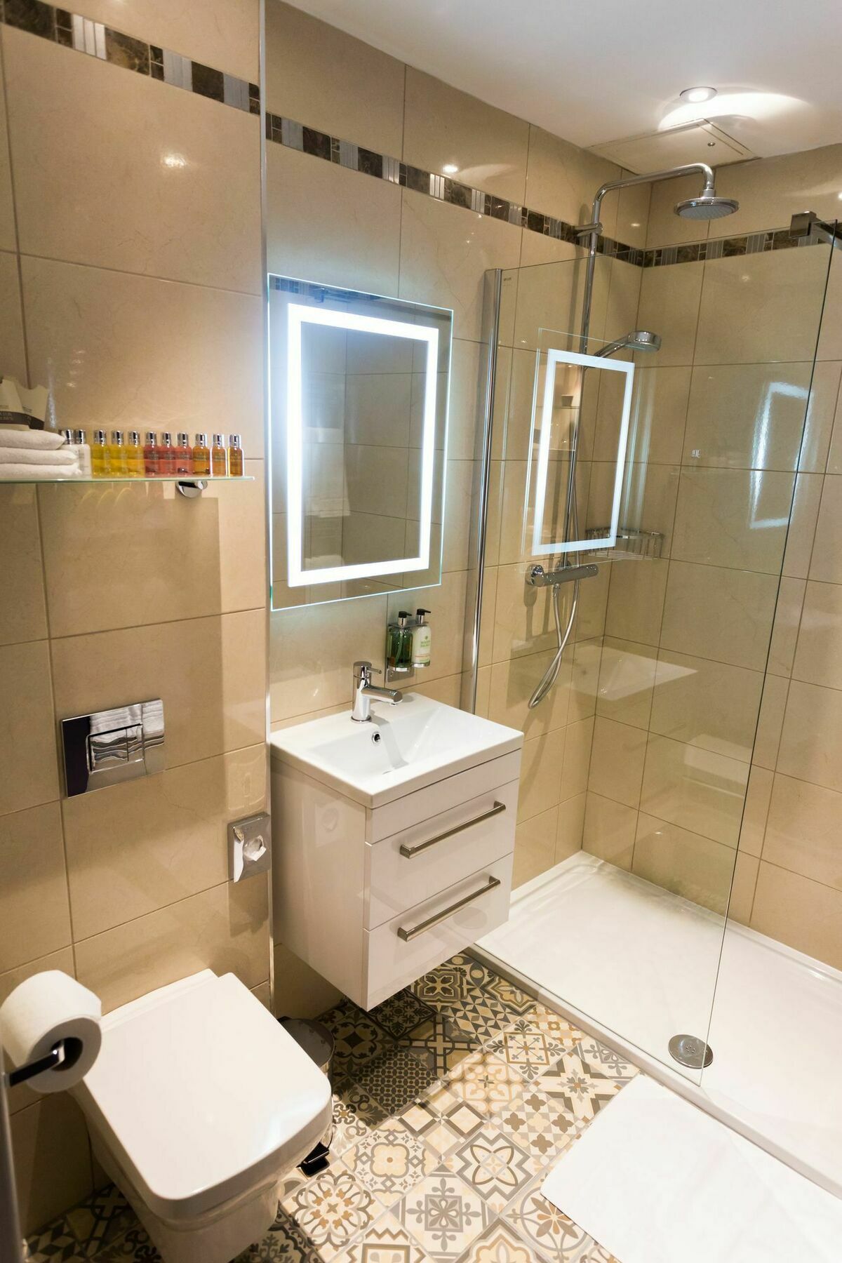 12Th Lock Boutique Hotel Касълнок Екстериор снимка