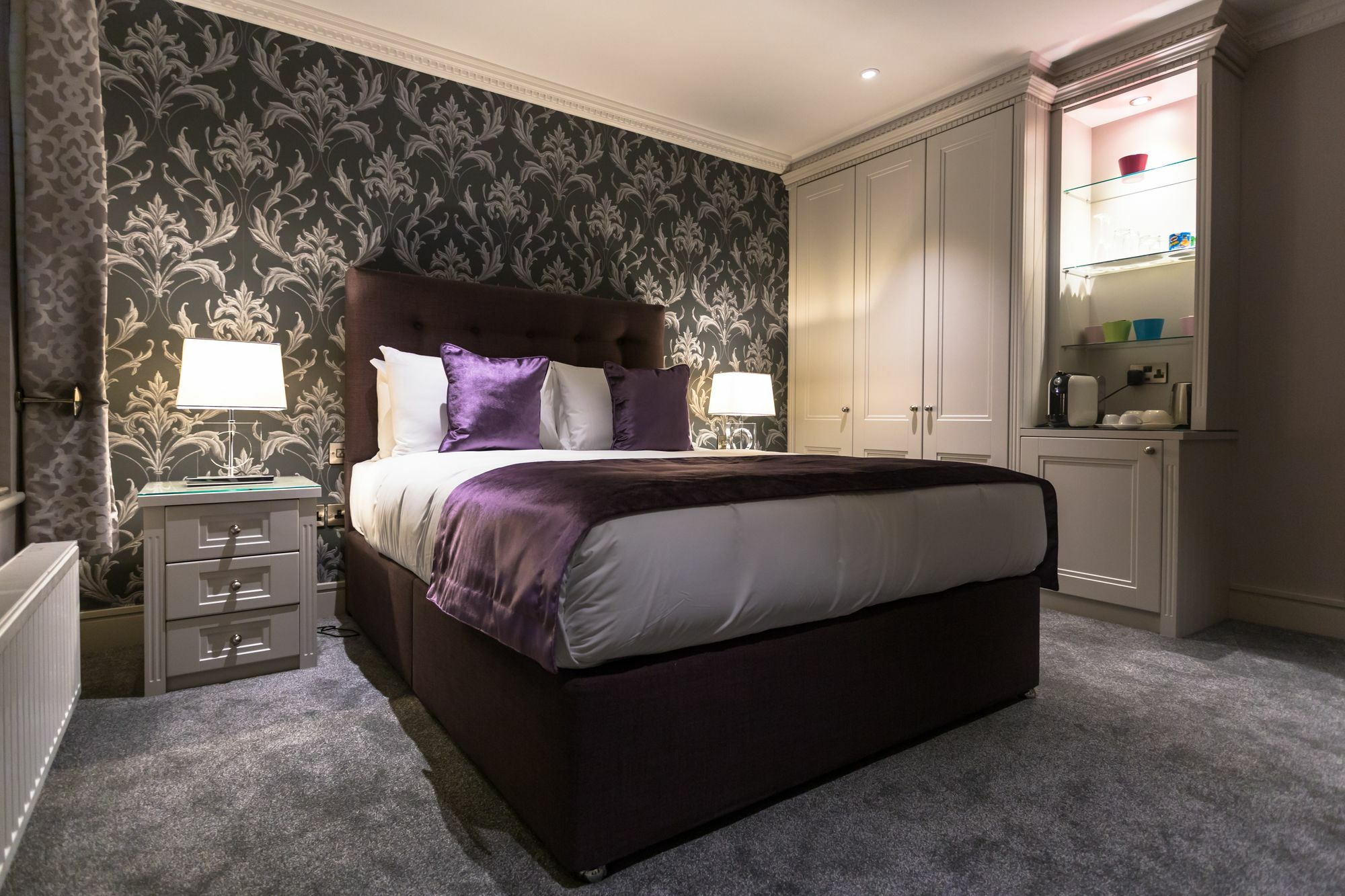 12Th Lock Boutique Hotel Касълнок Екстериор снимка