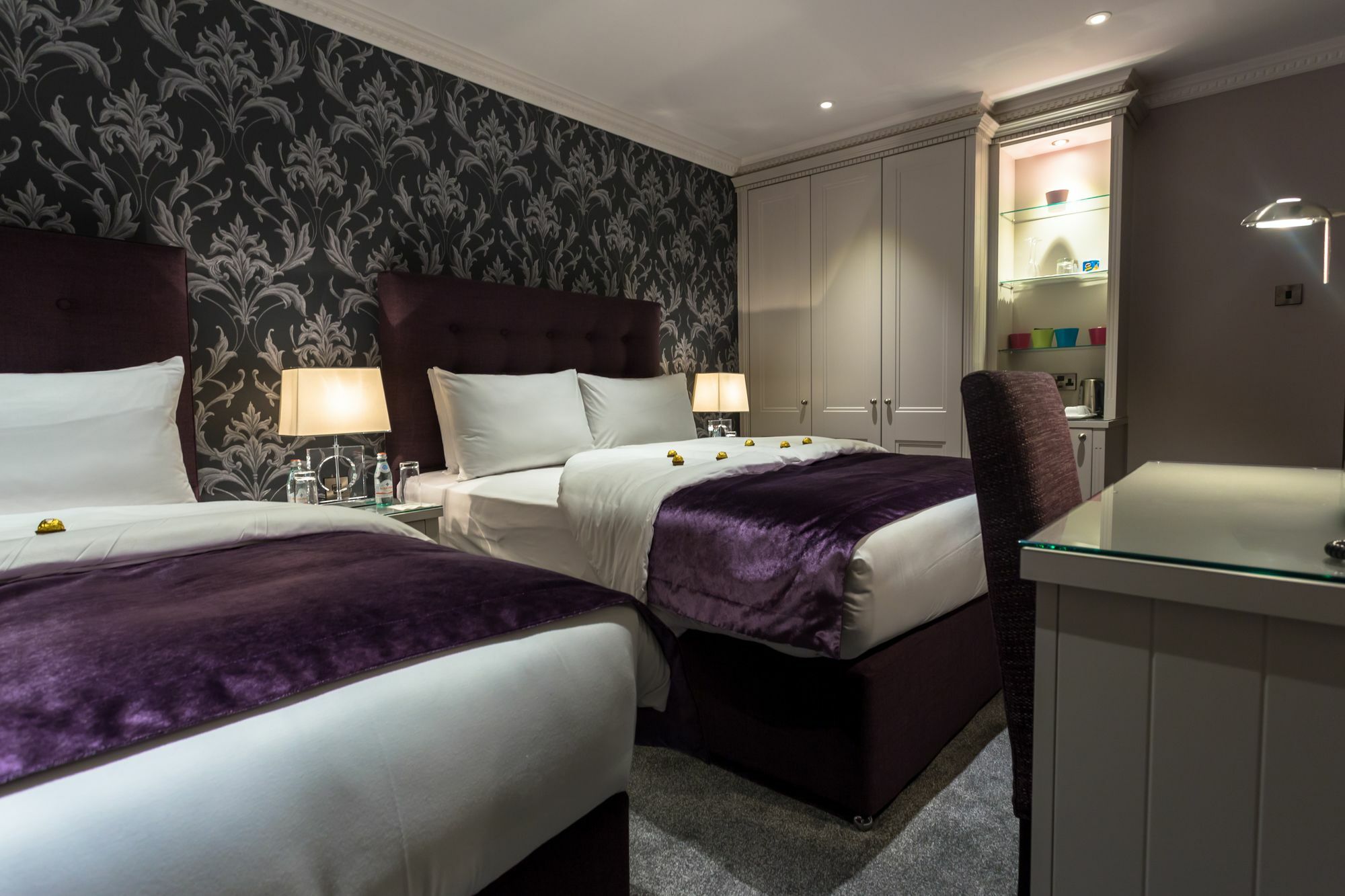 12Th Lock Boutique Hotel Касълнок Екстериор снимка