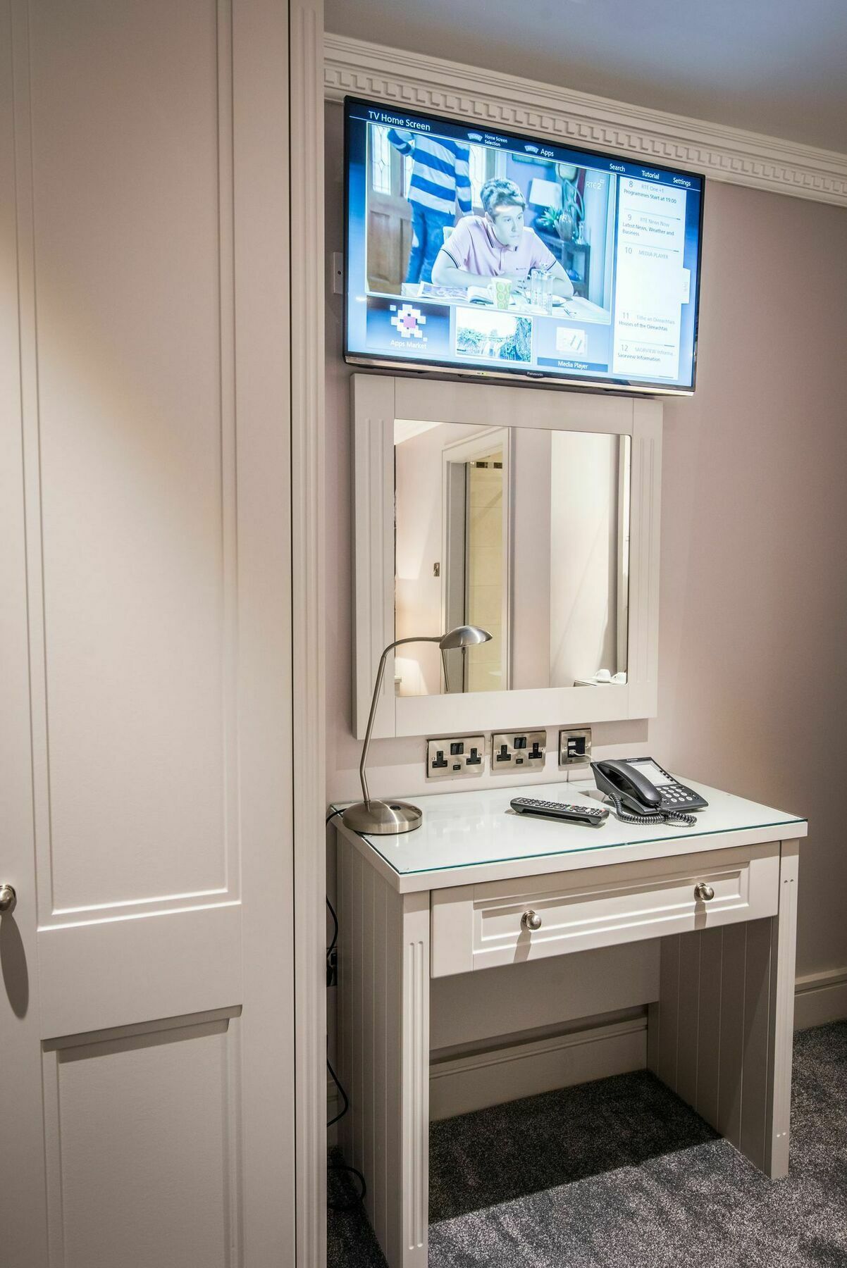 12Th Lock Boutique Hotel Касълнок Екстериор снимка