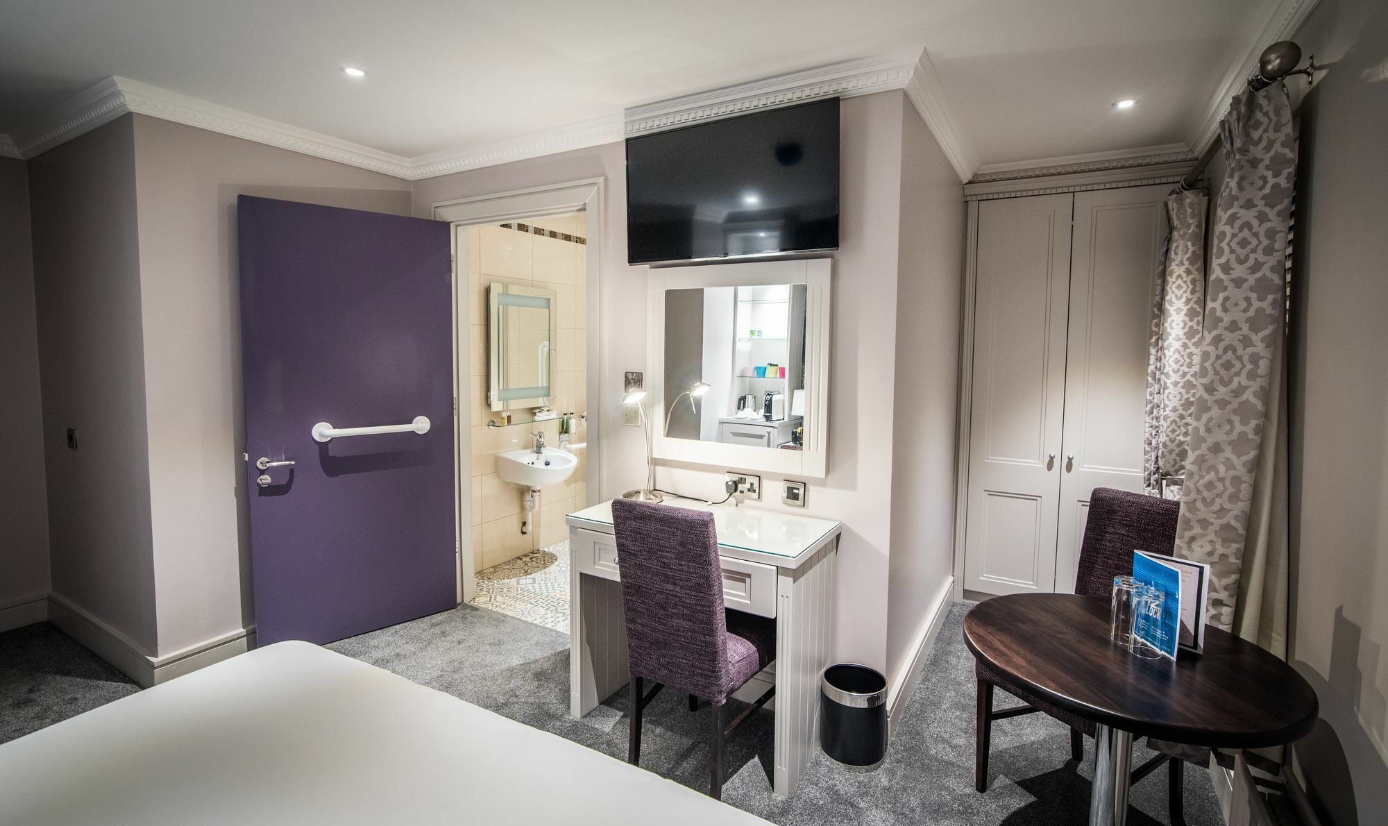 12Th Lock Boutique Hotel Касълнок Екстериор снимка